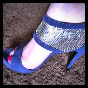 Never worn Shoe dazzle shoes